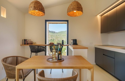 Cugnana Verde House | Holiday Home 'Casa La Petite' with Sea View, Wi-Fi and Air Conditioning