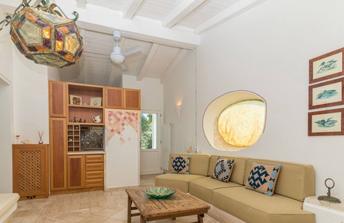 Case Peschiera-Lu Fraili House | Holiday Home Casa Le Suisse with Wi-Fi, Terrace & Garden