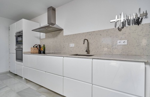 Velilla-Taramay House | Holiday Home 'Casa Mariposa' with Sea View, Wi-Fi and Air Conditioning