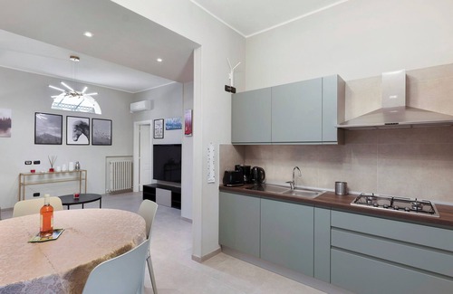 Imperia House | Holiday Home 'Casa Margherita' with Shared Pool, Wi-Fi and Air Conditioning