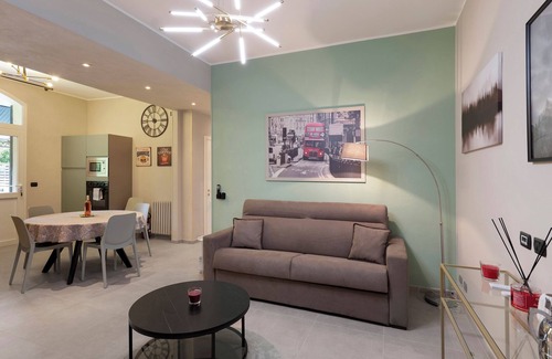 Imperia House | Holiday Home 'Casa Margherita' with Shared Pool, Wi-Fi and Air Conditioning