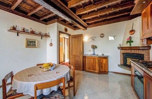 Lezzeno House | Holiday Home 'Casa Mocchetti' with Lake View, Garden & Wi-Fi