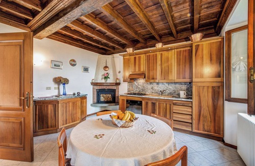 Lezzeno House | Holiday Home 'Casa Mocchetti' with Lake View, Garden & Wi-Fi