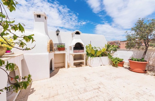 Noto Historic Centre House | Holiday Home 'Casa Neathon' with Wi-Fi, Terrace & Balcony