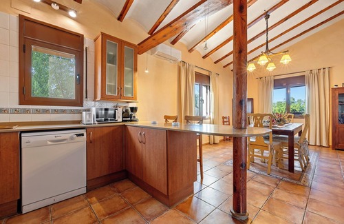 Deltebre House | Holiday Home 'Casa Rue' with Private Pool, Wi-Fi and Air Conditioning