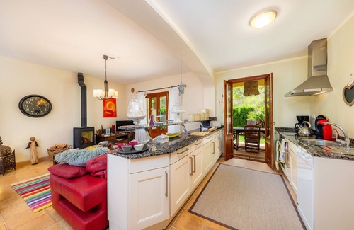 Betlem de Marina House | Holiday Home 'Casa Stevens' with Sea View, Shared Pool and Wi-Fi