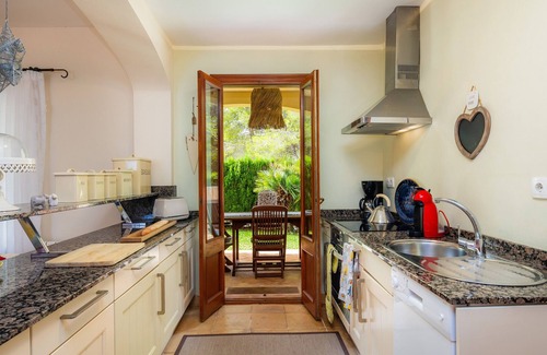 Betlem de Marina House | Holiday Home 'Casa Stevens' with Sea View, Shared Pool and Wi-Fi