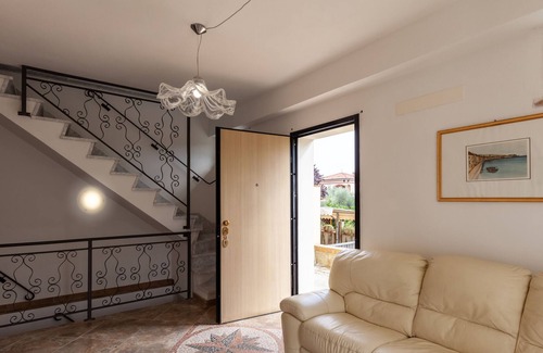 Carrara House | Holiday Home 'Casa Valentina' close to the Sea with Terrace & Wi-Fi