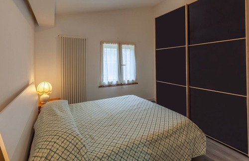 Carrara House | Holiday Home 'Casa Valentina' close to the Sea with Terrace & Wi-Fi