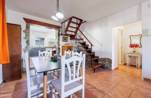 Bellvey House | Holiday Home 'Casa Verde Es Vida' with Sea View, Wi-Fi and Air Conditioning