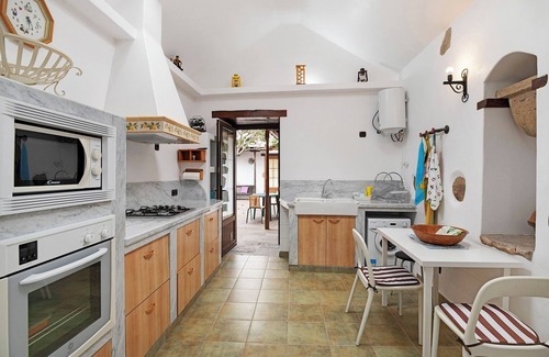 Los Valles House | Holiday Home "Casita Tahona" with Mountain Views, Terrace and Wi-Fi