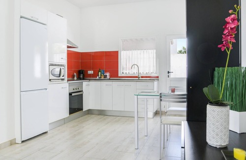 Nazaret House | Holiday Home "Cernicalo" with Mountain View, Garden & Wi-Fi
