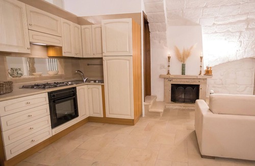 Trani House | Holiday Home 'Charme Room Dimora D'incanto' with Wi-Fi and Air Conditioning