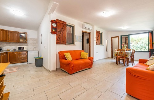 Chia House | Holiday Home 'Chia, 5 Rooms for 12 People' with Mountain View, Wi-Fi and Air Conditioning