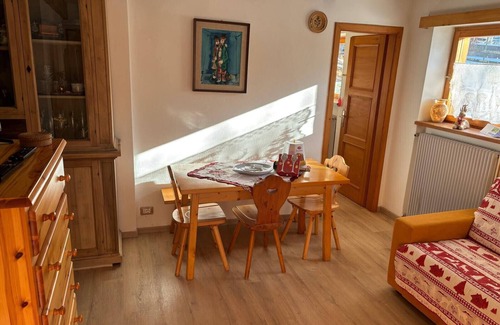 Bellamonte House | Holiday Home 'Ciasa La Cate' with Mountain View, Private Terrace and Wi-Fi