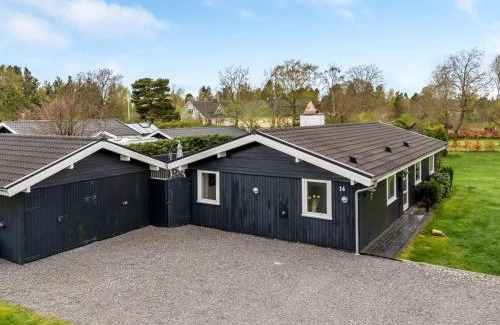 Hou House | Holiday Home Clarabelle - 700m from the sea by Interhome