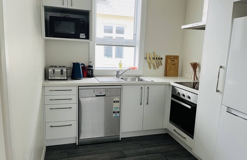 Musselburgh House | Holiday home close to beach private parking