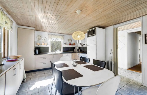 Ronbjerg House | Holiday home close to the water and Jesperhus