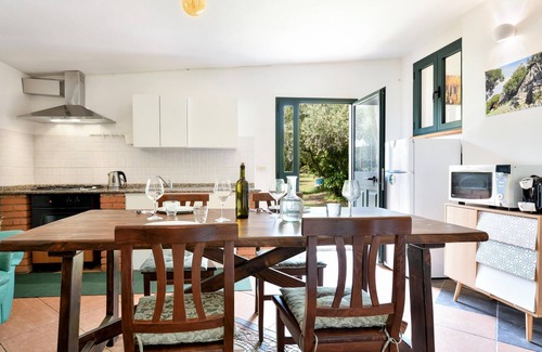 Arbatax House | Holiday Home "Congiu" with Wi-Fi, Air Conditioning & Shared Garden