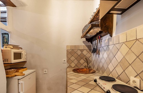 Gojar House | Holiday Home 'Constitucion's Home' with Mountain View, Terrace & Wi-Fi