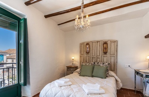 Gojar House | Holiday Home 'Constitucion's Home' with Mountain View, Terrace & Wi-Fi