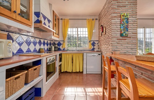 Frigiliana House | Holiday Home 'Cortijo Los Ángeles Morea' with Sea View, Wi-Fi and Air Conditioning