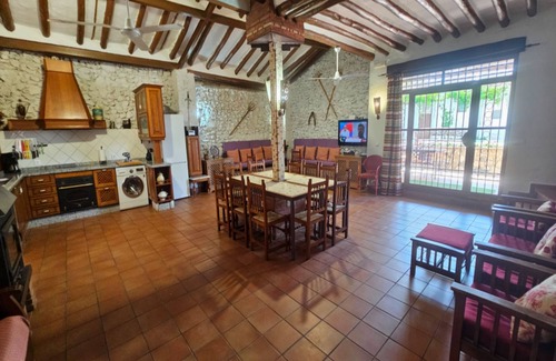 Lucena House | Holiday Home 'Cortijo Las Gregorias' with Mountain View, Wi-Fi and Air Conditioning