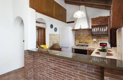 Periana House | Holiday Home 'Cortijo Salva' with Private Garden and Wi-Fi