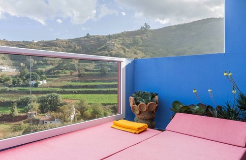 La Solana House | Holiday Home "Cueva de Sacromonte" with Mountain View, Wi-Fi & Terrace