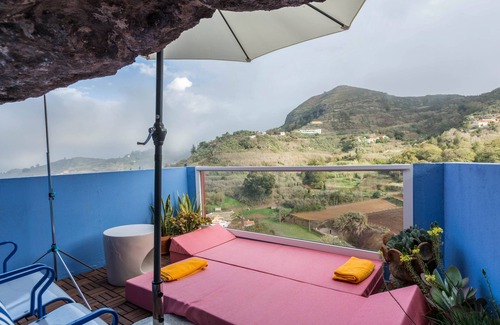 La Solana House | Holiday Home "Cueva de Sacromonte" with Mountain View, Wi-Fi & Terrace