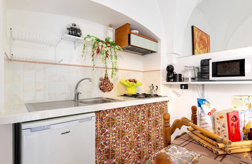 Ceglie Messapica House | Holiday Home 'Dimora Dei Messapi' with Wi-Fi and Air Conditioning