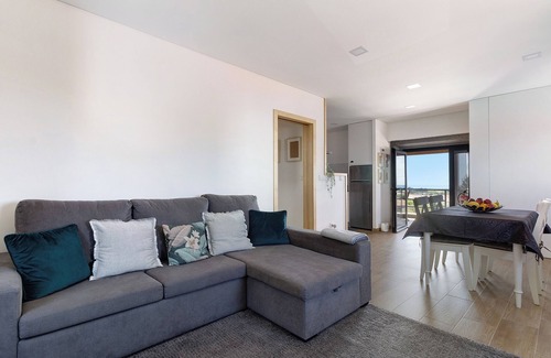 Castelo do Neiva House | Holiday Home 'Da Lage' with Sea View, Wi-Fi and Air Conditioning
