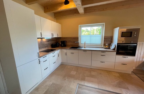 Fahretoft House | Holiday Home 'Dat Nordseehus' with Private Terrace, Private Garden and Wi-Fi
