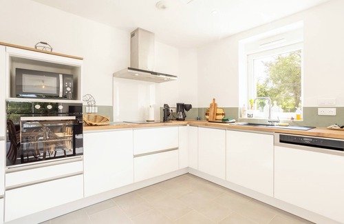 Tregunc House | Holiday Home 'De La Motte 2kms De La Plage' with Private Terrace, Private Garden and Wi-Fi