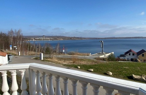Mucheln House | Holiday Home 'Ferienhaus Seeblick - Marina Mücheln' with Lake View, Private Terrace and Wi-Fi