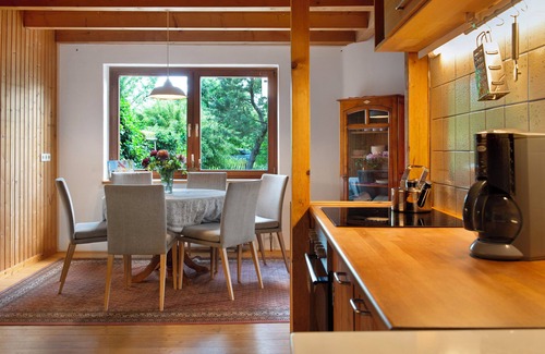 Wahlwies House | Holiday Home with Private Terrace, Private Garden and Wi-Fi