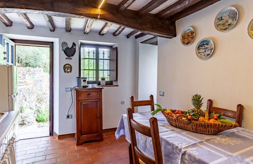Monteggiori House | Holiday Home 'Domino Cottage Monteggiori' with Wi-Fi