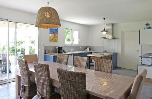 Soulac-sur-Mer House | Holiday Home Dorgeles - SUL130 by Interhome
