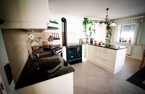 Lalling House | Holiday Home 'Drasch' with Private Terrace, Private Garden and Wi-Fi