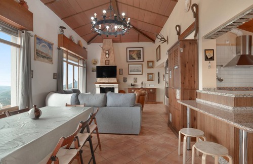 El Gastor House | Holiday Home 'El Mirador De La Luna' with Lake View, Private Pool and Wi-Fi