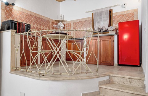Porto Istana House | Holiday Home 'Elia's House' with Private Terrace, Wi-Fi and Air Conditioning
