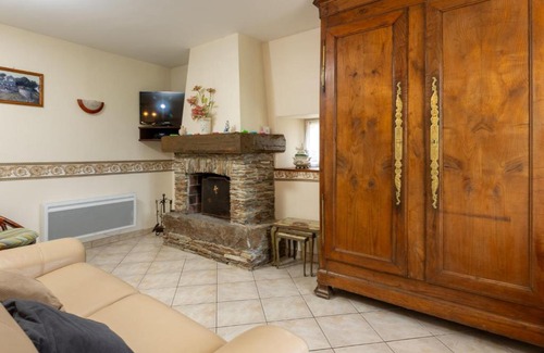 Saint-Coulomb House | Holiday Home Emeraude by Interhome