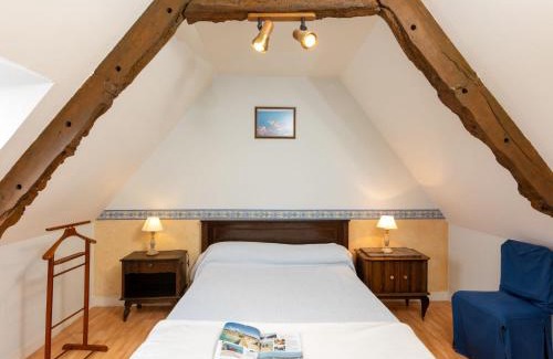 Saint-Coulomb House | Holiday Home Emeraude by Interhome
