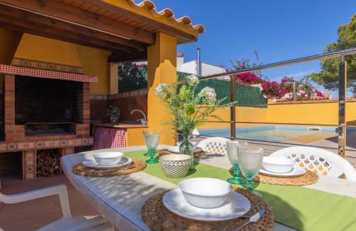 Riumar House | Holiday Home Ernestina by Interhome