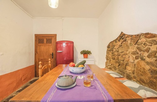 Calabazares House | Holiday Home 'Casa Rural La Trastienda' with Mountain View, Private Pool and Wi-Fi