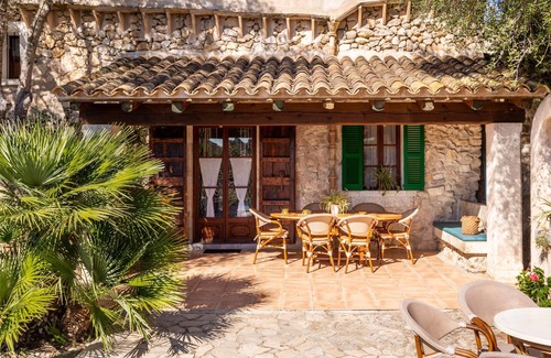 Sineu Villa | Holiday Home Es Fangar with Mountain View, Pool & Wi-Fi