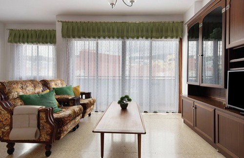 El Guincho Apartment | Holiday Home 'Piso en Icod de los Vinos' with Sea View, Balconies & Wi-Fi