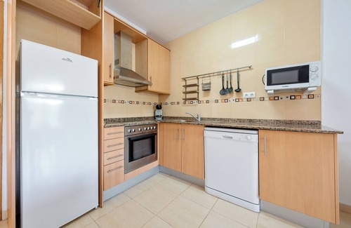 Miami Platja House | Holiday Home 'Isaac Casalot' with Shared Pool, Wi-Fi and Air Conditioning