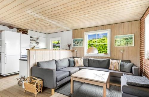 Hou House | Holiday Home Esalina - from the sea by Interhome