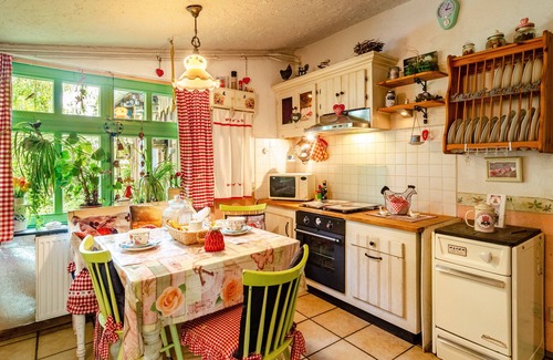 Rhauderfehn House | Holiday Home 'Fairy Cottage' with Shared Terrace and Shared Garden